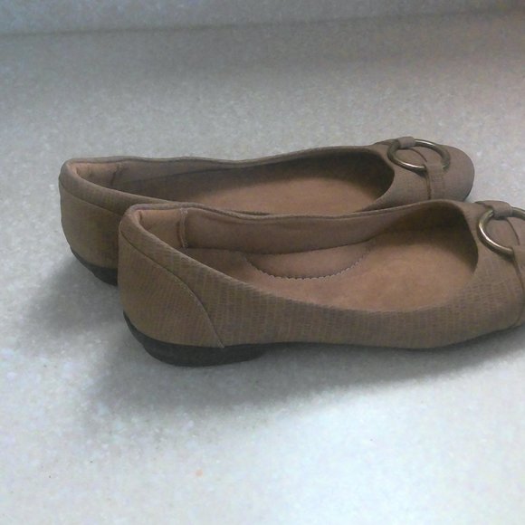 ANNIE COMFORT TAN BALLET STYLE SHOES WITH GOLD TONE O RING ON TOP OF SHOE-6 - Picture 5 of 8